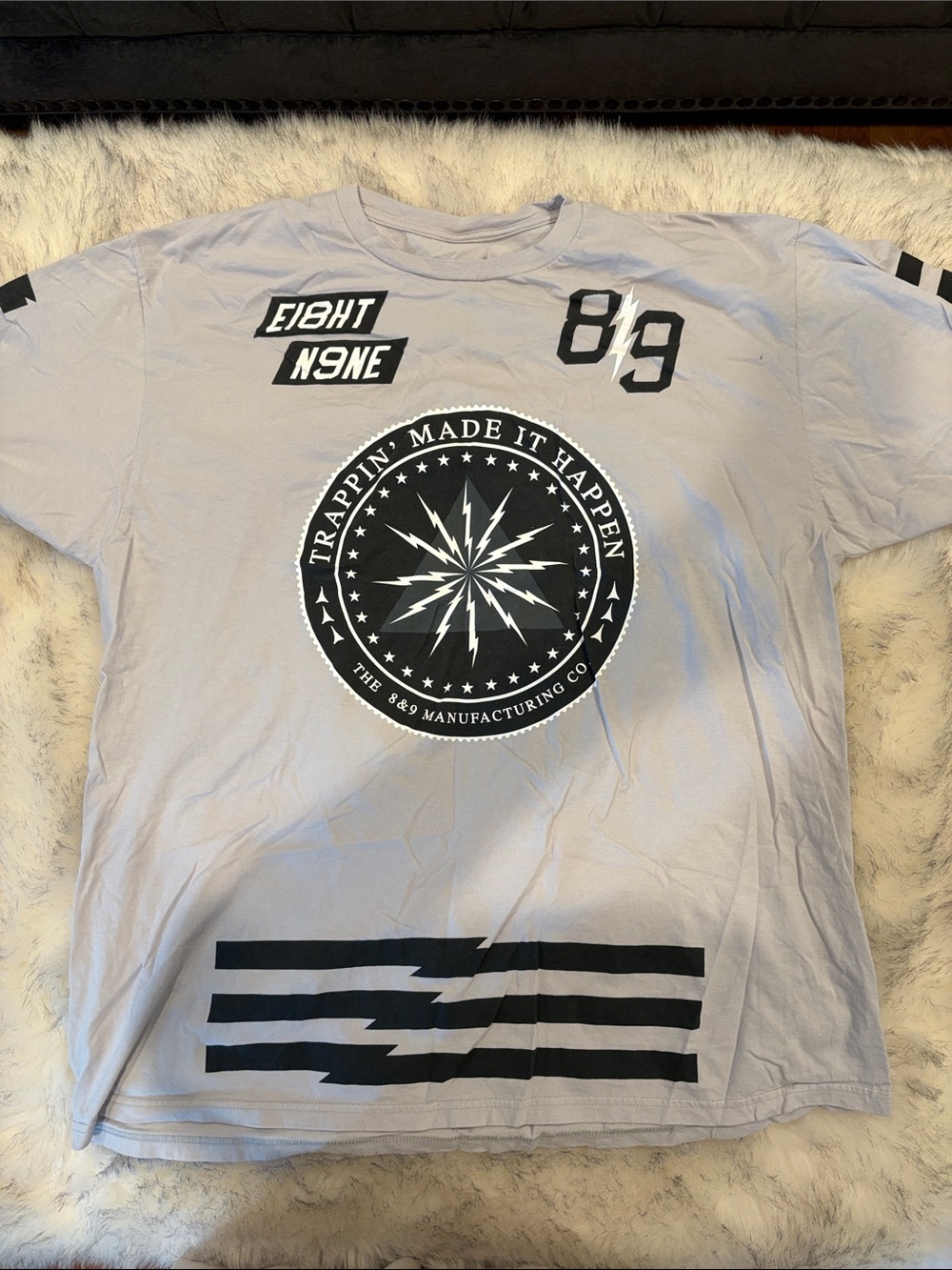 Eight9 Graphic Tee in Light Gray with Black Print